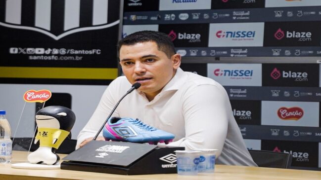 Pedro Martins pede demissão do cargo de CEO do Santos Futebol Clube
