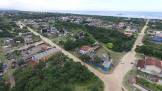 Outro problema é a localização do loteamento, que fica na divisa entre Itanhaém e Peruíbe