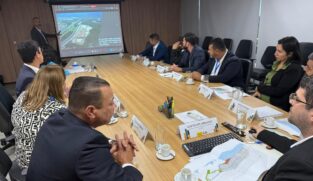 Prefeito César Nascimento, de Cubatão, liderou uma comitiva em Brasília na última semana