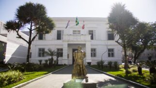 A iniciativa busca envolver órgãos públicos, escolas, famílias e a comunidade em geral