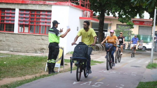 A primeira edição da Operação Ciclovia Segura aconteceu entre 14h e 17h em três pontos estratégicos da orla