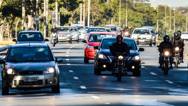 Antes dessa lei, o farol deveria estar ligado em todas as vias