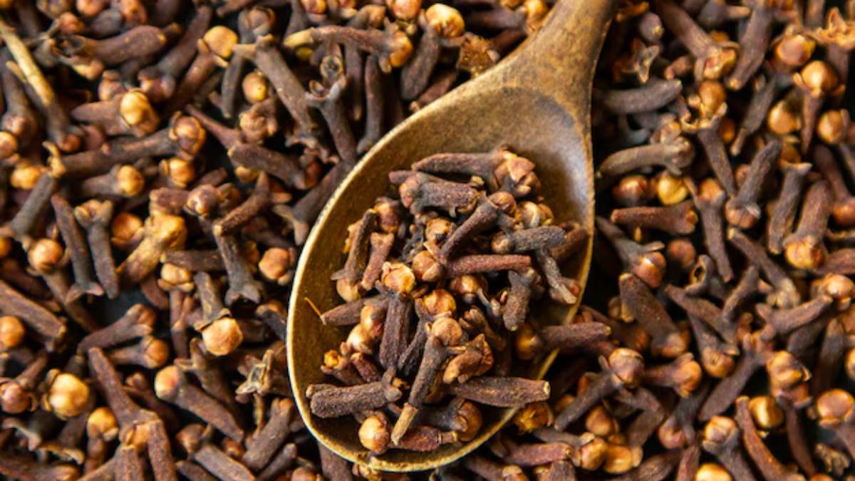 O cravo-da-índia possui diversos benefícios, especialmente para a saúde bucal