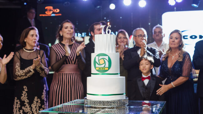 Em comemoração ao seu 76º aniversário, a ACE-SV promoveu no último sábado (31) um Baile de Gala.