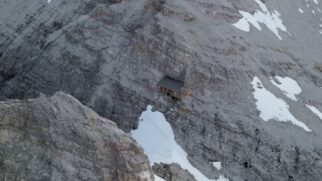 Uma fortaleza em 2.760m de altura, acessível somente por corda, guarda mistérios e vistas