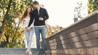 Algumas pessoas que não conseguem expressar abertamente o seu amor dão outros tipos de sinais