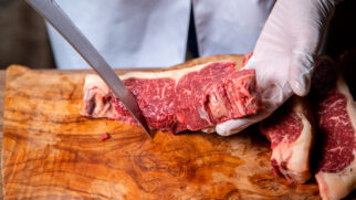 E o melhor: você só vai precisar de 1 ingrediente inesperado que, além de amaciar, ainda dá um sabor especial ao bif