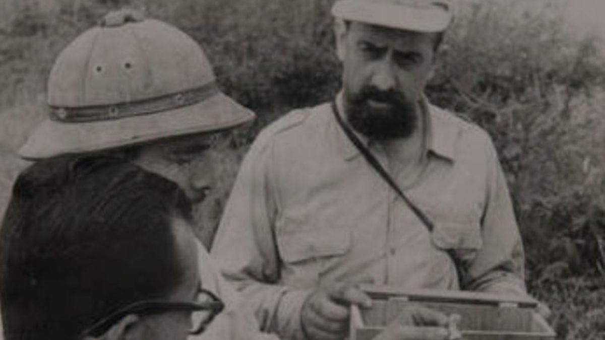 O herpetólogo do Instituto Butantan Alphonse Richard Hoge liderou uma série de expedições à "Ilha das Cobras" nas décadas de 1950 e 1960 / Crédito: Acervo Histórico/Centro de Memória do Instituto Butantan