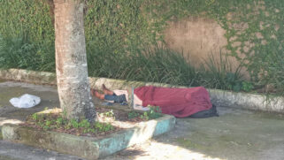 A assistente social Maria Janete Andrade reforça que as pessoas acolhidas podem tomar banho e vão receber os kits de higiene pessoal