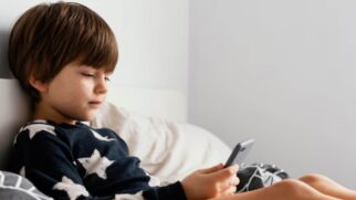 Crianças isoladas em quartos podem indicar sofrimento emocional