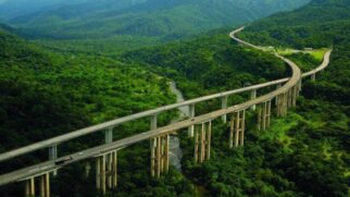 O traçado partirá do km 43 da Imigrantes, com conexão ao Rodoanel Mário Covas, e seguirá até o km 265 da Rodovia Cônego Domênico Rangoni, já na Baixada