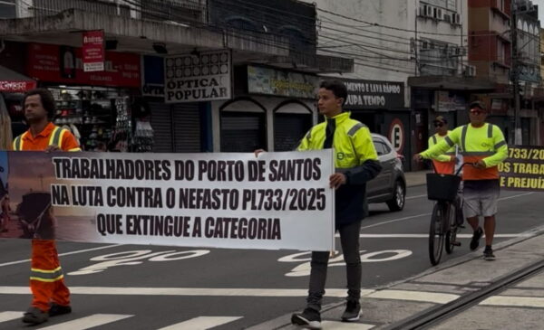 Para os trabalhadores, a proposta ameaça empregos, fragiliza direitos e pode afetar toda a economia da Baixada Santista