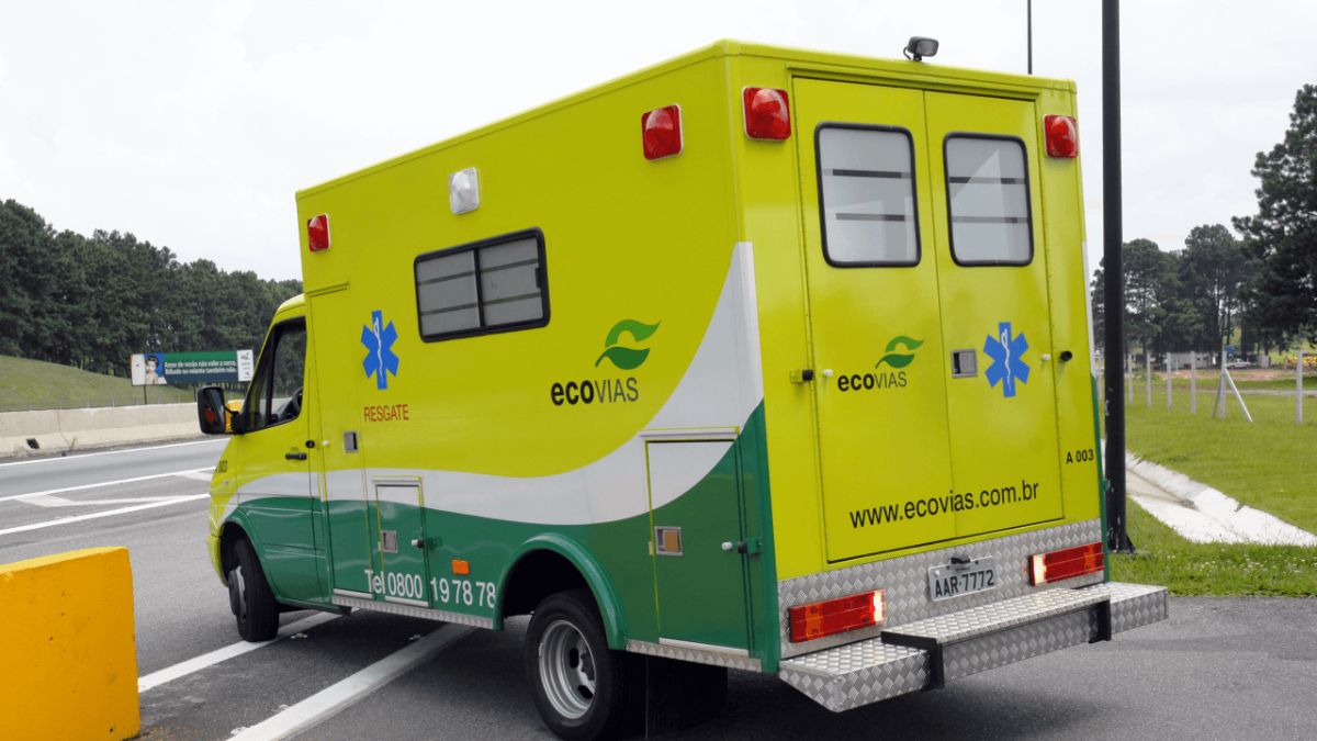 O acidente interditou a via toda por mais de três horas