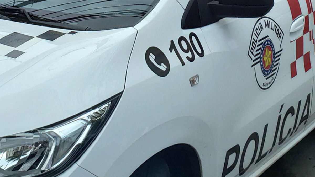 Moradores próximos ao local conseguiram conter o homem até a chegada da Polícia Militar