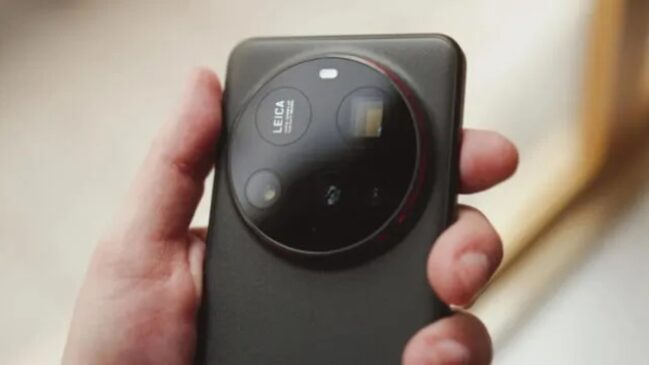 O Xiaomi 15 Ultra se destaca pela colaboração com a renomada marca Leica