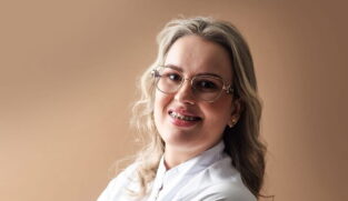 Camila atua como perita judicial desde 2024, mas afirma que sua experiência no setor de beleza já vem há 14 anos