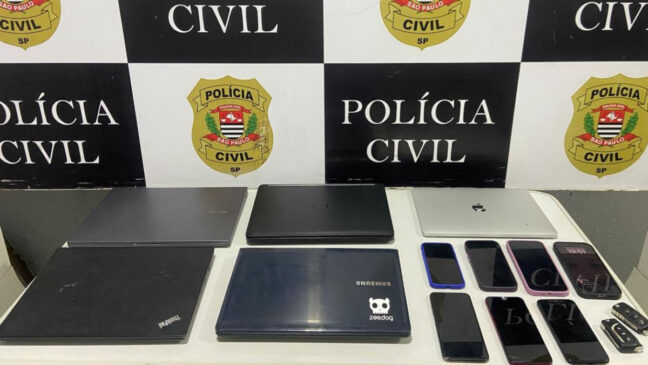 No endereço alvo, os policiais localizaram um verdadeiro centro clandestino de fraudes
