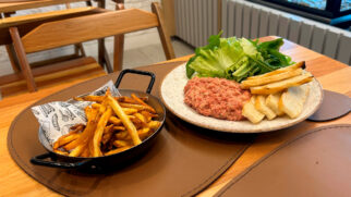 Tartare de carne com batata frita (R$ 45)