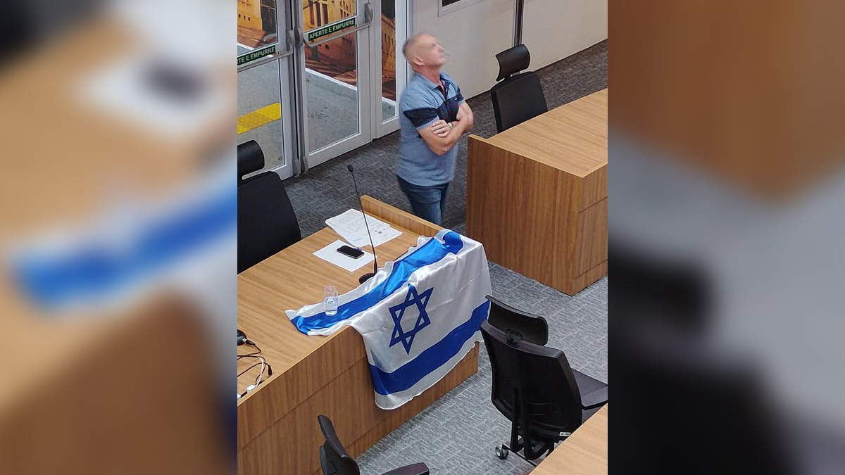 Vereador apoiador de Israel, Fábio Duarte (PL), usa a bandeira de um governo (não o país) que já matou mais de 50 mil palestinos