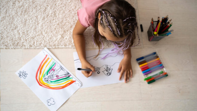 Por que será que, mesmo sem combinar, todo mundo desenha as mesmas coisas do mesmo jeito?
