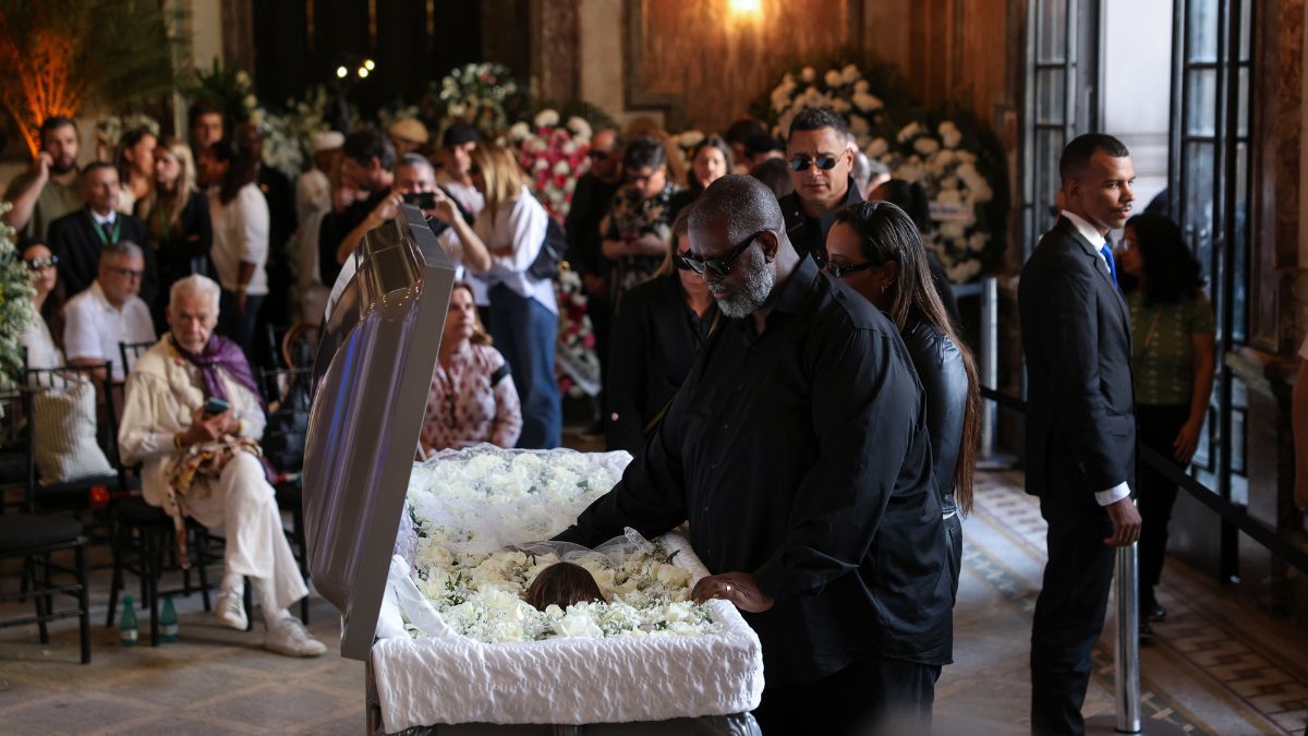 O cantor Péricles também ficou emocionado ao se despedir de Preta Gil / Crédito: Tomaz Silva/Agência Brasil