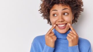 Alguns truques podem te fazer ter os dentes brancos e economizar