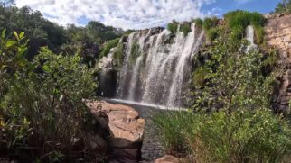 Fuja do caos e encontre paz em meio a cachoeiras e belas paisagens