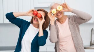 Dicas práticas de alimentação podem transformar a saúde, priorizando uma dieta rica em vitaminas, minerais e fibras para essa fase da vida