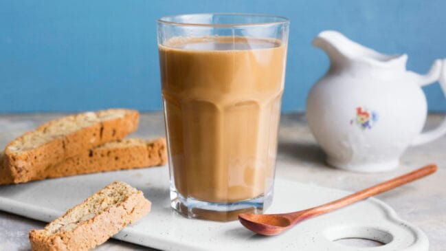 Entenda quando o café com leite é a melhor escolha para você