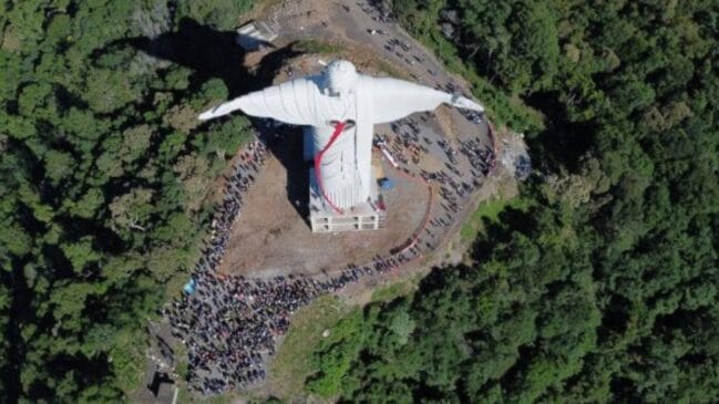 Cristo Protetor, localizado na pequena cidade de Encantado, no interior do Rio Grande do Sul
