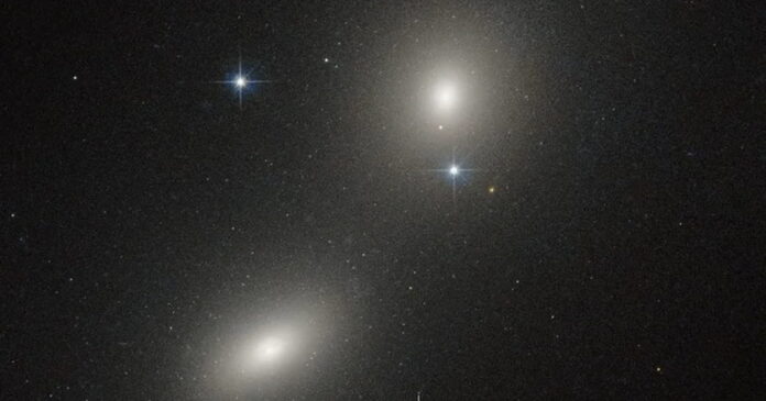 Segundo os cientistas, o HLX-1 está aparentemente dormente no momento, ou seja, não está absorvendo nenhuma estrela próxima, o que dificulta ainda mais sua observação direta