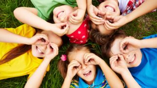 Experiências simples na infância constroem a personalidade e a resiliência dos seus filhos para toda a vida