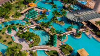 O resort oferece piscinas termais, banhos de imersão, spa e muito contato com a natureza.