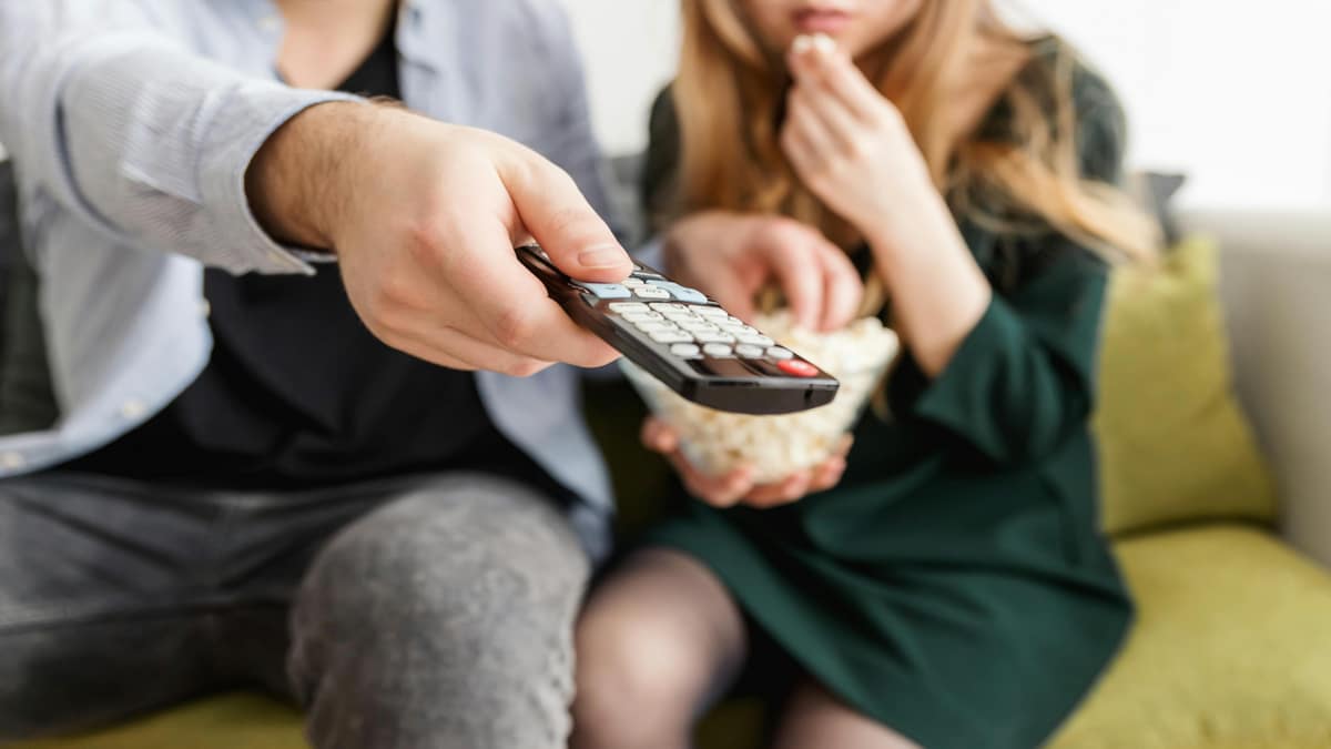 Caso os consumidores demorem a aderir à nova tecnologia, poderão continuar assistindo à TV aberta da forma tradicional pelos próximos dez anos (JESHOOTS.com/Pexels)