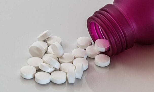 Você já tomou um medicamento que funcionou perfeitamente para alguém, mas não teve efeito algum em você? Ou pior: sentiu efeitos colaterais intensos enquanto outras pessoas nem perceberam que estavam medicadas