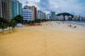 Em alguns trechos da Praia do Gonzaguinha, houve perda de até 3 metros de areia por ano