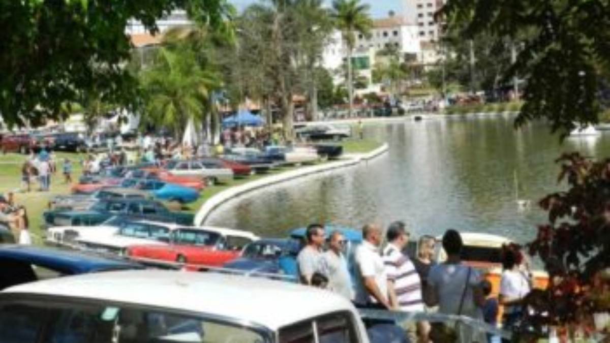 Encontro de carros antigos em Águas de Lindóia
