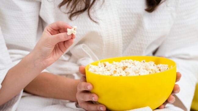 Parece prático, mas pode danificar seu aparelho e trazer riscos