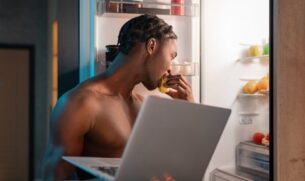 O termo descreve aquele momento em que alguém se levanta, vai até a geladeira e pega uma bebida gelada, geralmente uma Coca-Cola Diet
