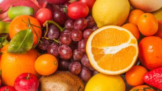 Prevenção na mesa: a lista das frutas com mais pesticidas que você precisa conhecer