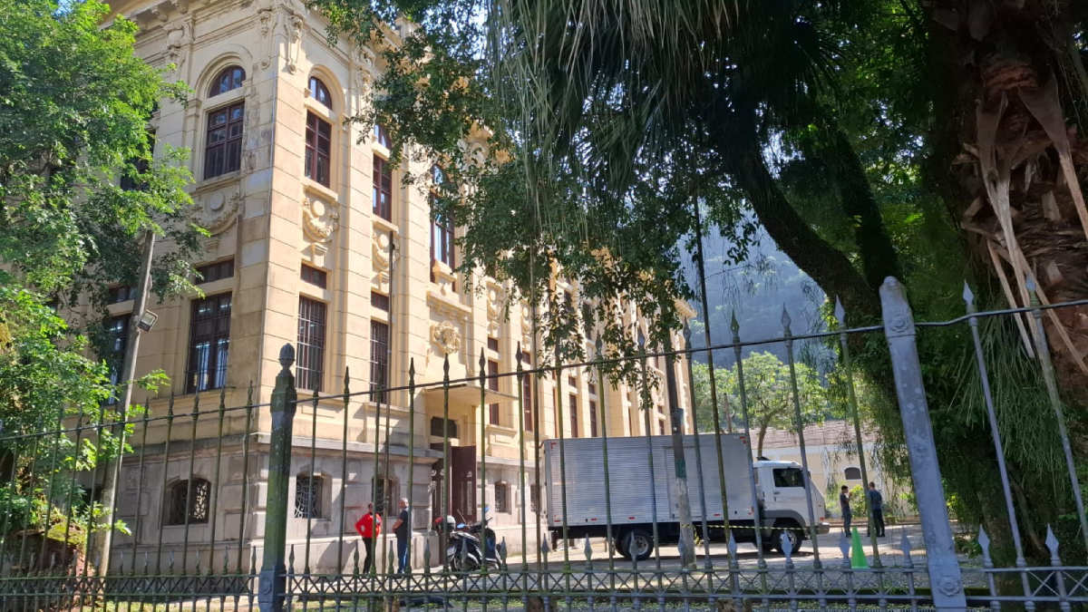 O Campus fica na antiga Escola Estadual Cesário Bastos, na Vila Mathias