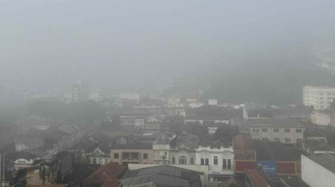 A neblina ou nevoeiro é a formação de nuvens em proximidade com o solo por intermédio da condensação