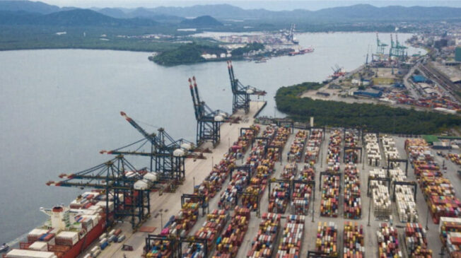 Com movimentação crescente de cargas e um papel fundamental na balança comercial brasileira, o Porto de Santos lidera os processos de modernização do setor