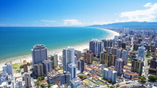 A cidade tem se destacado nacionalmente por seus investimentos em saneamento básico, buscando melhorar a qualidade de vida da população e preservar o meio ambiente.