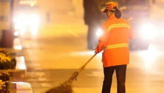 Yu Youzhen está com 65 anos e, mesmo milionária, não deixa de trabalhar nas ruas