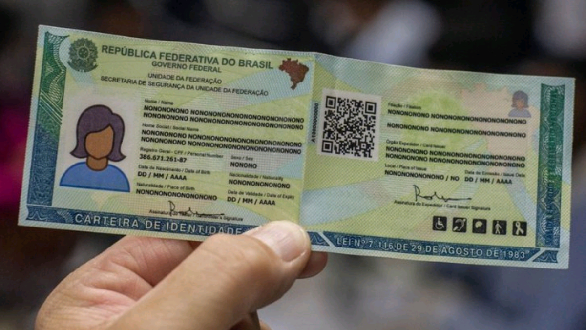 O documento é emitido em formato físico (papel ou cartão) e também em versão digital