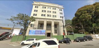 O Palácio da Polícia fica no Centro de Santosa e abriga diversas delegacias especializadas da Polícia Civil do Estado de São Paulo