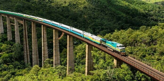 Trem de passageiros mais concorrido do Brasil percorre 27 cidades