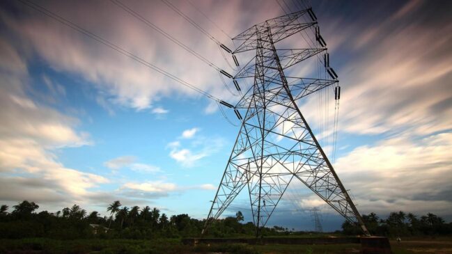 Mesmo com os avanços na diversificação da matriz energética e na adoção de fontes limpas, o sistema elétrico nacional ainda não acompanha essa transformação