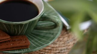 A cafeína, principal composto ativo do café, pode auxiliar em diversas funções do corpo